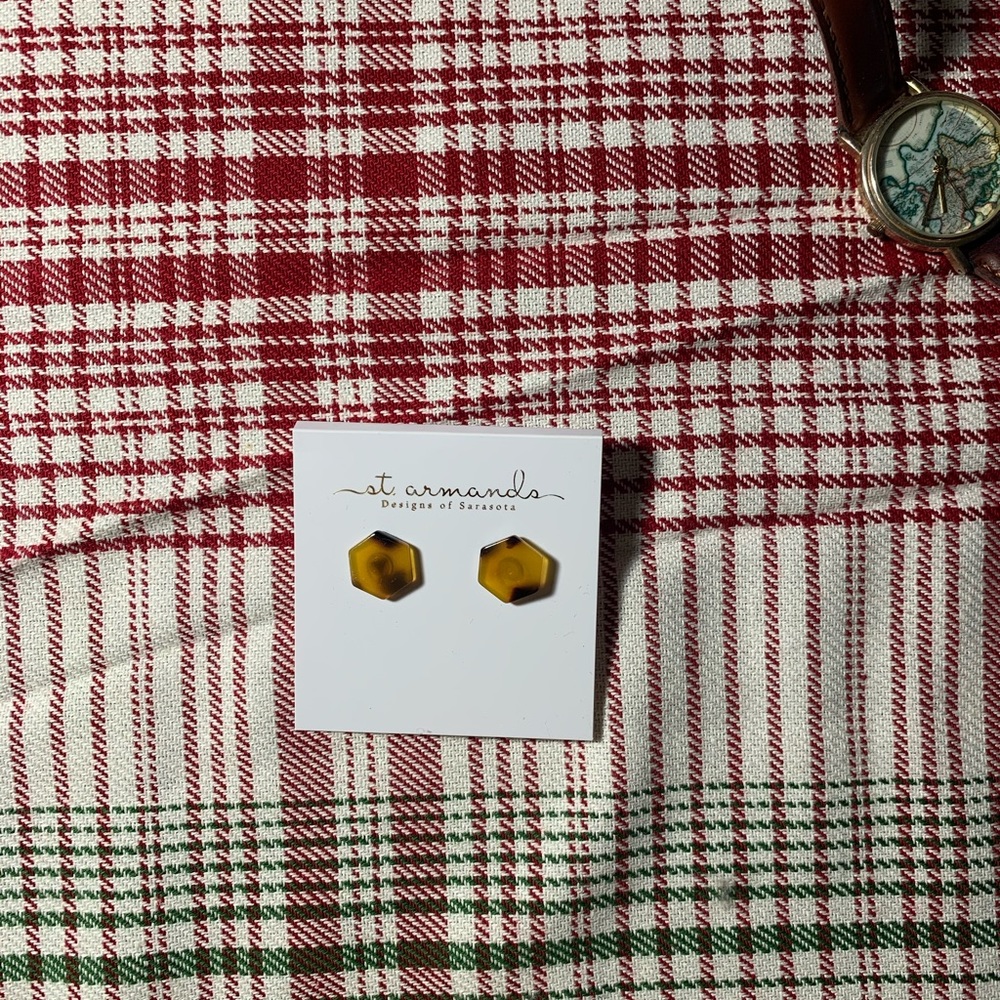 Tortoise Stud Earrings!
